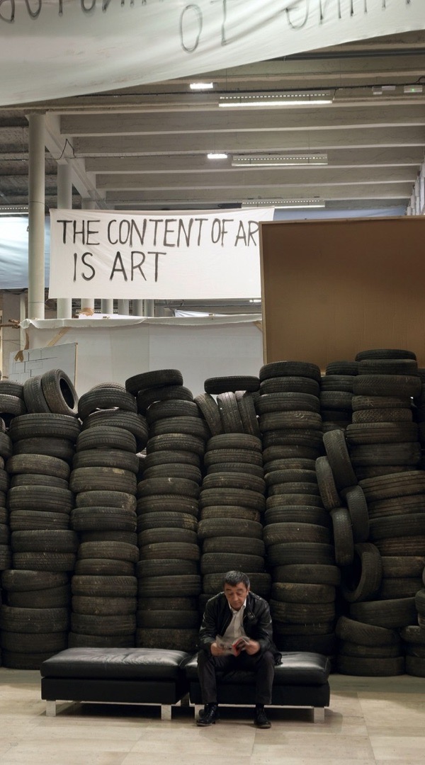 Logbook of an engaged artist: Thomas Hirschhorn